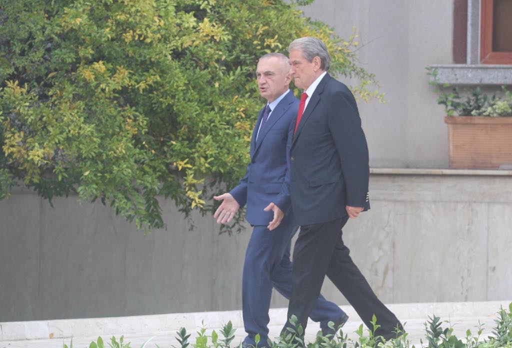 Berisha kërkon që menaxhimin e pandemisë ta bëj Ilir Meta: Të shkrihet urgjent Komiteti Teknik i Ekpertëve Berisha kërkon që menaxhimin e pandemisë ta bëj Ilir Meta: Të shkrihet urgjent Komiteti Teknik i Ekpertëve