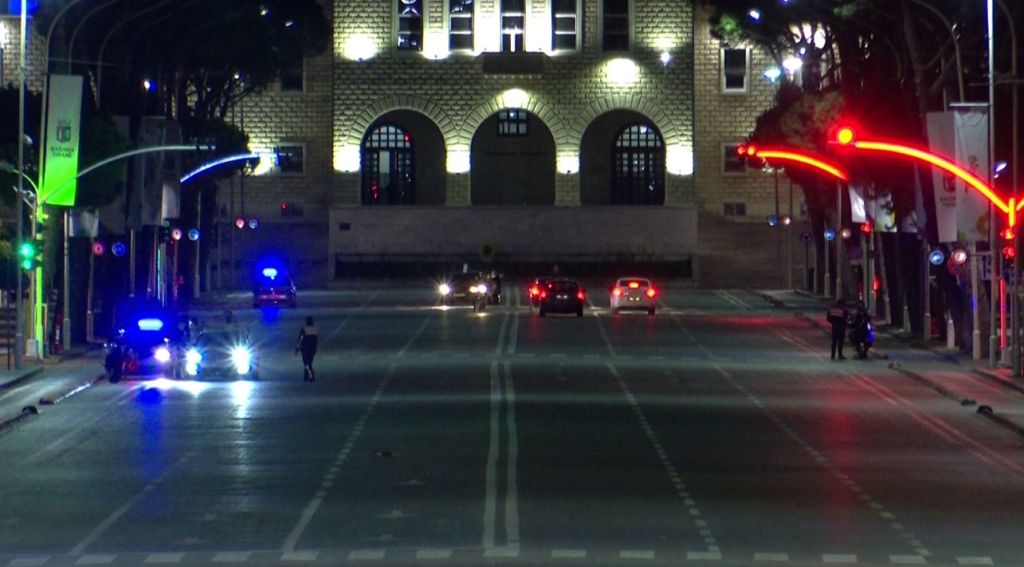 Komiteti i Ekspertëve pritet të zgjas orën policore edhe pse situata e Covid-19 është e qëndrueshme Komiteti i Ekspertëve pritet të zgjas orën policore edhe pse situata e Covid-19 është e qëndrueshme