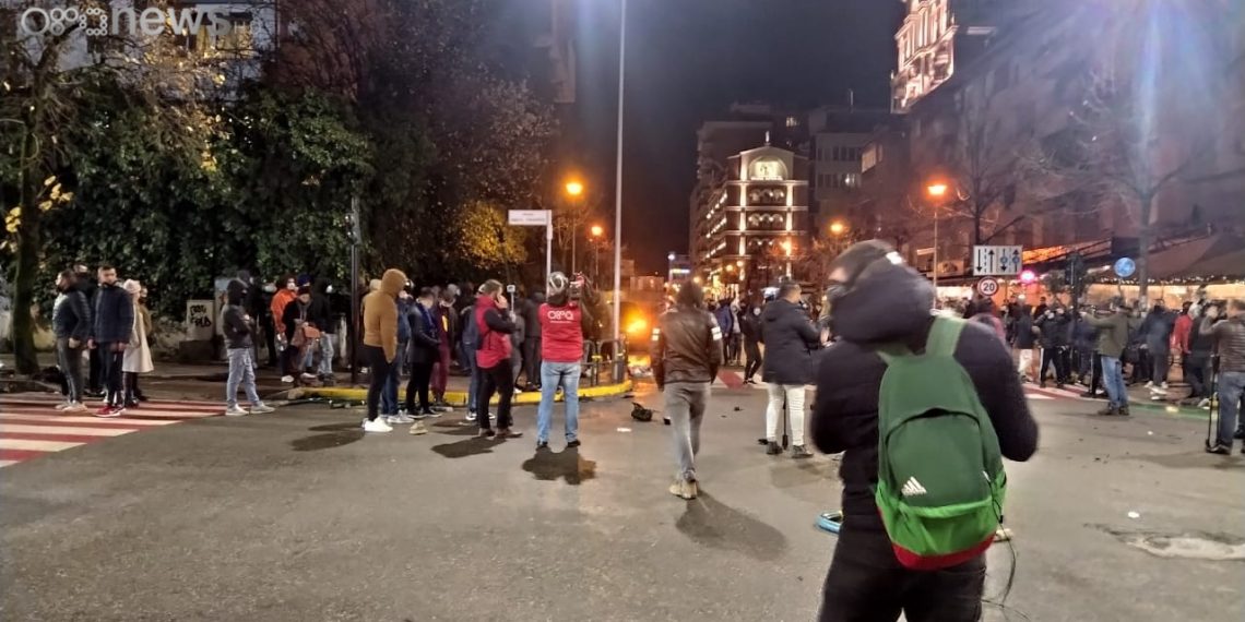 Bilushi i Metës jep vërejtje të reja për organizatorët e protestave Bilushi i Metës jep vërejtje të reja për organizatorët e protestave