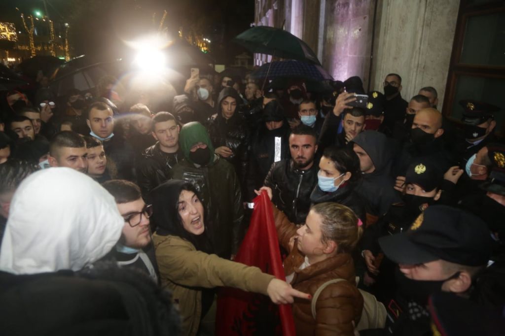 Të ndahemi nga regjimi që nxit dhunën e të fortit mbi të dobëtin Të ndahemi nga regjimi që nxit dhunën e të fortit mbi të dobëtin