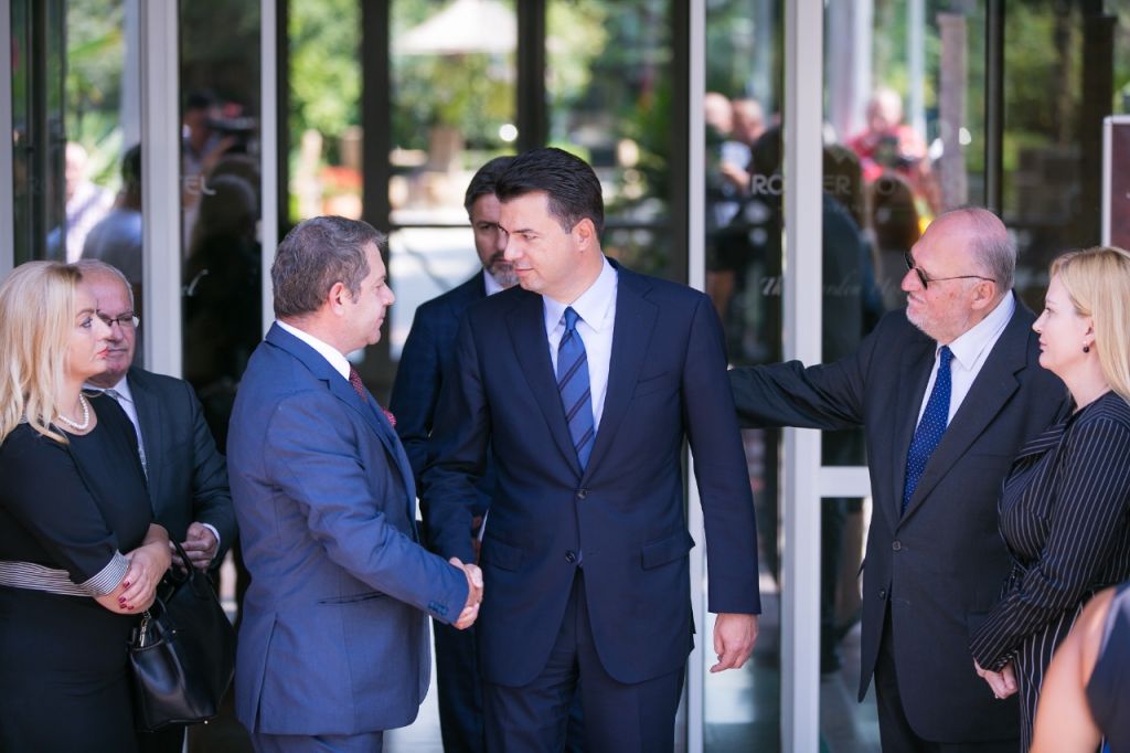 PDIU konfirmon kandidimin së bashku me PD në një listë, Basha hesht! Idrizi deliron pa filluar loja: E mundim Sulltanin PDIU konfirmon kandidimin së bashku me PD në një listë, Basha hesht! Idrizi deliron pa filluar loja: E mundim Sulltanin