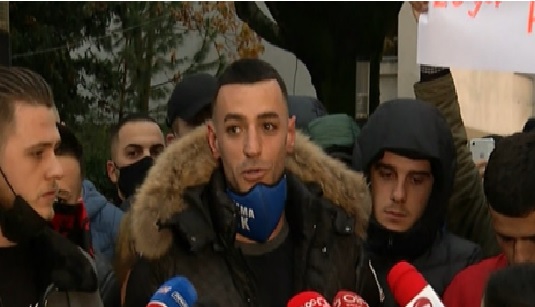 Stresi distancohet nga dhuna, kërkon falje publike ndaj policëve të lënduar në protestë Stresi distancohet nga dhuna, kërkon falje publike ndaj policëve të lënduar në protestë