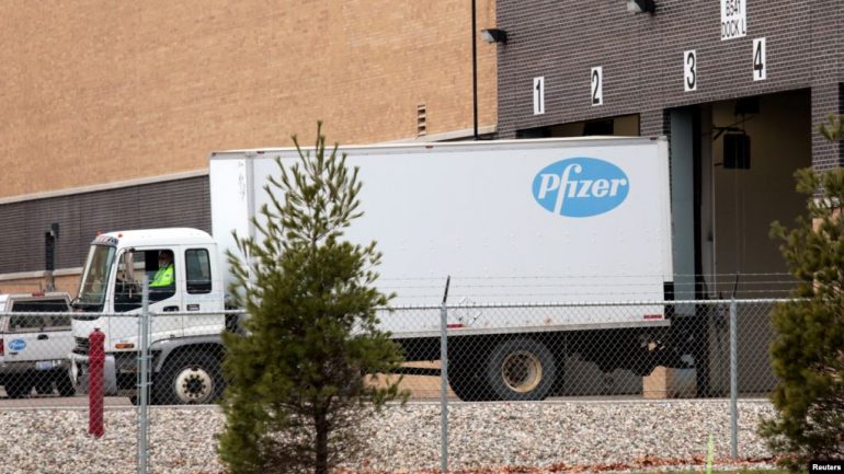 Sot pritet të fillojë vaksinimi ndaj COVID-19 në SHBA, ndër të parët disa zyrtarë të Shtëpisë së Bardhë Sot pritet të fillojë vaksinimi ndaj COVID-19 në SHBA, ndër të parët disa zyrtarë të Shtëpisë së Bardhë