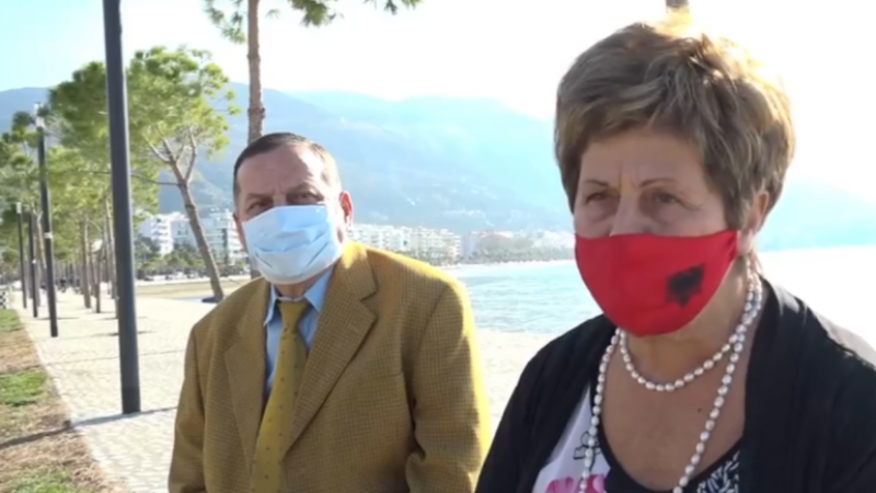 Rama publikon videon e gazetares Zenepe Luka dhe bashkëshortit të saj që fal mjekëve i shpëtoi covid-19! Gazetarja pyet: Çfarë bëjnë Vasili, Shehu dhe shpura e tyre kur mjekët parlamentar grek të opozitës veshën bluzat e bardha (Video) Rama publikon videon e gazetares Zenepe Luka dhe bashkëshortit të saj që fal mjekëve i shpëtoi covid-19! Gazetarja pyet: Çfarë bëjnë Vasili, Shehu dhe shpura e tyre kur mjekët parlamentar grek të opozitës veshën bluzat e bardha (Video)