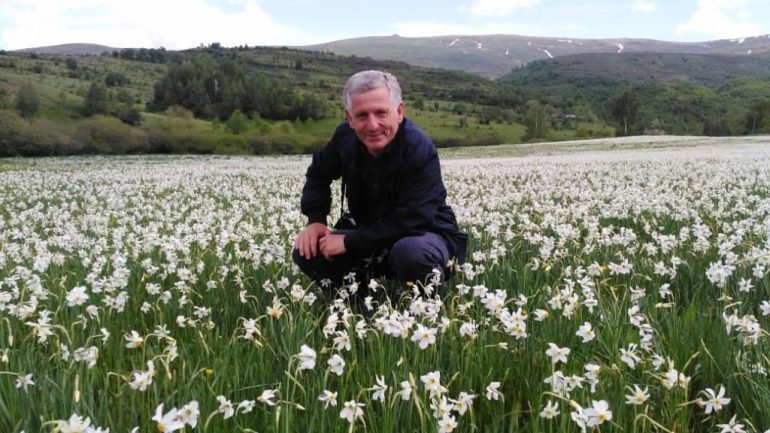 Shuhet nga koronavirusi zbuluesi i “tulipanit shqiptar”, biolog i njohur dhe zyrtar i lartë në Kukës