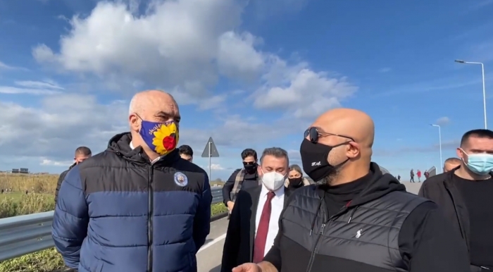 Investimi nga Turqia/ Vijon ndërtimi i Spitalit të Fierit, Rama kërkesë kompanisë: T’u ofrohet punësim në kantier pronarëve të tokave (Video) Investimi nga Turqia/ Vijon ndërtimi i Spitalit të Fierit, Rama kërkesë kompanisë: T’u ofrohet punësim në kantier pronarëve të tokave (Video)