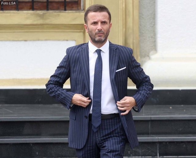 “Viti 2021 nis me 100 km në orë”, Erion Braçe jep lajmin e mirë për gjithë shqiptarët: Ne i bëjmë një për një, të tjerët thjesht ua premtojnë! “Viti 2021 nis me 100 km në orë”, Erion Braçe jep lajmin e mirë për gjithë shqiptarët: Ne i bëjmë një për një, të tjerët thjesht ua premtojnë!