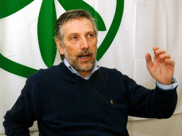 Ekzekutimi i politikanit të njohur, prangoset i biri, zbardhen detajet nga sherri çfarë ndodhi mes tyre Ekzekutimi i politikanit të njohur, prangoset i biri, zbardhen detajet nga sherri çfarë ndodhi mes tyre