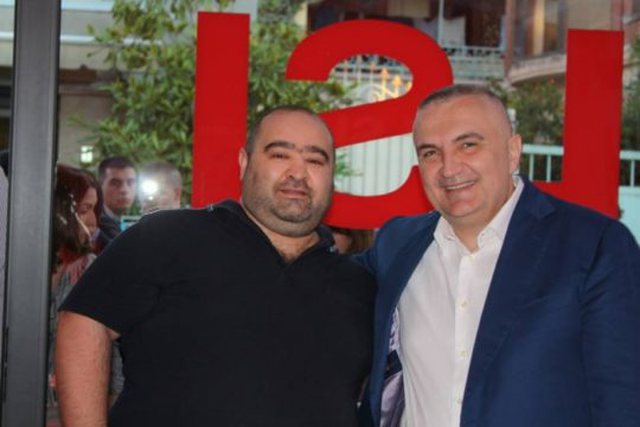 Vazhdon shkërmoqja e organizatës “100 deputet” të Monikës: Pas Naços një tjetër figurë e njohur politike braktis LSI-në dhe i bashkohet Partisë Socialiste Vazhdon shkërmoqja e organizatës “100 deputet” të Monikës: Pas Naços një tjetër figurë e njohur politike braktis LSI-në dhe i bashkohet Partisë Socialiste