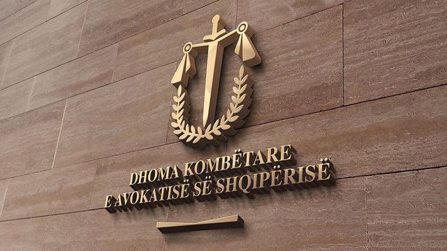 Nuk ka penalizim për të ngelurit në veting, mbi 30 emra vijojnë të pastrojnë paratë me zyra avokatie, valë kërkesash për licenca Nuk ka penalizim për të ngelurit në veting, mbi 30 emra vijojnë të pastrojnë paratë me zyra avokatie, valë kërkesash për licenca