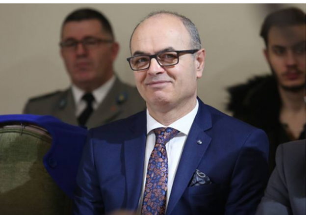 “Përballë Saliut, Metës, Kryemadhit dhe Lulit është shpirti punëtor dhe shqipja e paarritshme e Ramës”, Petro Koçi zbulon çfarë ndodhi mbrëmjen e djeshme dhe e thotë troç: Ja kush do të fitojë! (Foto) “Përballë Saliut, Metës, Kryemadhit dhe Lulit është shpirti punëtor dhe shqipja e paarritshme e Ramës”, Petro Koçi zbulon çfarë ndodhi mbrëmjen e djeshme dhe e thotë troç: Ja kush do të fitojë! (Foto)