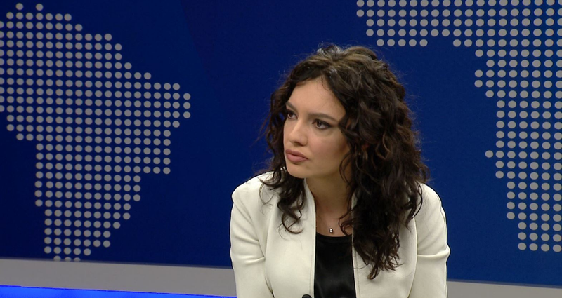 Elisa Spiropali bën rrëfimin e rrallë, tregon si ka qenë fëmijëria e saj dhe si i lindi dëshira për politikë: Nuk vija gjumë në sy dhe qaja nëse… Elisa Spiropali bën rrëfimin e rrallë, tregon si ka qenë fëmijëria e saj dhe si i lindi dëshira për politikë: Nuk vija gjumë në sy dhe qaja nëse…