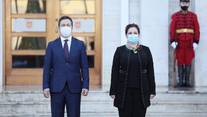 Ndryshimet në qeveri, Xhaçka merr detyrën dhe paralajmëron furtunë në konsullata, Peleshi jep sinjale për zbarkimin e NATO në Pashaliman Ndryshimet në qeveri, Xhaçka merr detyrën dhe paralajmëron furtunë në konsullata, Peleshi jep sinjale për zbarkimin e NATO në Pashaliman