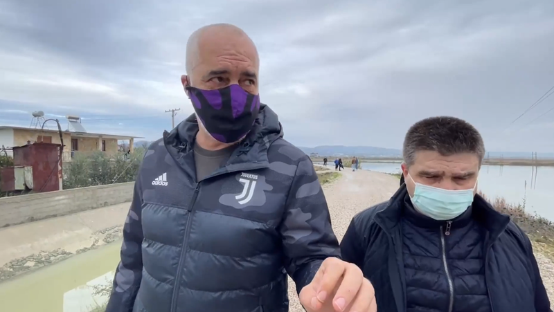 “Bënte namin në të shkuarën”! Kryeministri del në terren dhe “denigron” opozitën: Një provë shembullore e punës së bërë me vite për një ditë të keqe! (Video) “Bënte namin në të shkuarën”! Kryeministri del në terren dhe “denigron” opozitën: Një provë shembullore e punës së bërë me vite për një ditë të keqe! (Video)