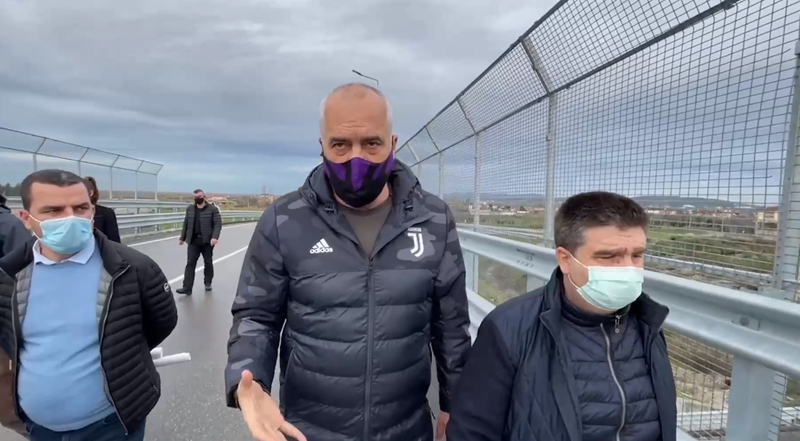 “Shpronësimi do të kryhet menjëherë”! Rama përzgjedh vendin ku do të ndërtohet spitali i ri në Fier dhe ironizon Berishën: Shoku Sali vinte me daulle dhe…(Video) “Shpronësimi do të kryhet menjëherë”! Rama përzgjedh vendin ku do të ndërtohet spitali i ri në Fier dhe ironizon Berishën: Shoku Sali vinte me daulle dhe…(Video)