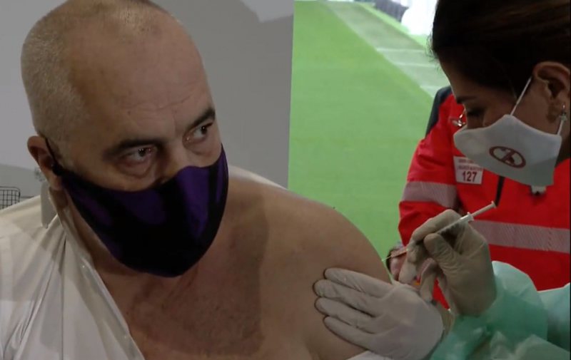 Bëri ‘live’ vaksinën anticovid, Rama zbulon çfarë ndjeu në atë moment dhe si është gjendja e tij shëndetësore: Është e sigurt që… Bëri ‘live’ vaksinën anticovid, Rama zbulon çfarë ndjeu në atë moment dhe si është gjendja e tij shëndetësore: Është e sigurt që…