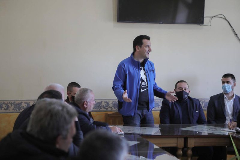 Veliaj: “LSI i ka rënë tërmeti në parti, kurse PD-në e ka mbuluar acari moral; PS është në krye të punëve të vendit” Veliaj: “LSI i ka rënë tërmeti në parti, kurse PD-në e ka mbuluar acari moral; PS është në krye të punëve të vendit”