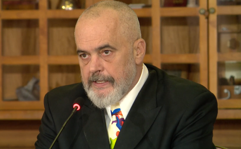 “Shtrirë si derra nëpër kolltuqe e bam-bum”, kryeministri Rama shpërthen i revoltuar: Këta janë dhe më keq se ata që i përkasin botës së krimit! “Shtrirë si derra nëpër kolltuqe e bam-bum”, kryeministri Rama shpërthen i revoltuar: Këta janë dhe më keq se ata që i përkasin botës së krimit!