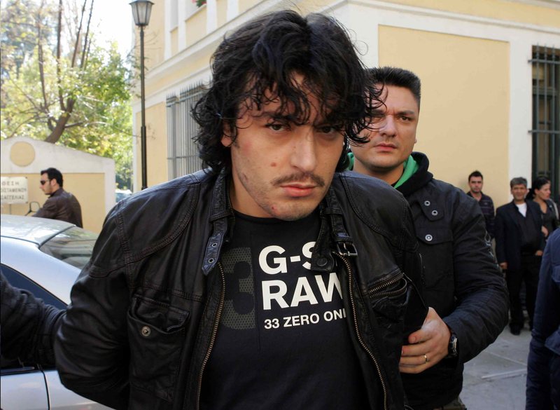 Alket Rizai i bën surprizën e papritur policisë greke, gjendet në makinën e një personazhi të njohur shqiptar edhe pse të gjithë e dinin që ishte në burg Alket Rizai i bën surprizën e papritur policisë greke, gjendet në makinën e një personazhi të njohur shqiptar edhe pse të gjithë e dinin që ishte në burg