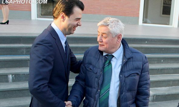 Basha e lidhja me oligarkët! Shpjegimi “qesharak dhe bindësi” i Dash Shehit: Kreu i PD i trajton si fenomen, teorikisht. Ja pse s’përmend emra Basha e lidhja me oligarkët! Shpjegimi “qesharak dhe bindësi” i Dash Shehit: Kreu i PD i trajton si fenomen, teorikisht. Ja pse s’përmend emra