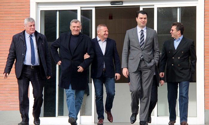 “Risi” në Parlament! Basha sakrifikon demokratët për tu bërë peshqesh edhe katër vjet si deputetë “demokot” Nard Ndokën, Agron Dukën dhe Dash Shehun! Arrihet marrëveshja me partitë vetë kryetar dhe vetë anëtar “Risi” në Parlament! Basha sakrifikon demokratët për tu bërë peshqesh edhe katër vjet si deputetë “demokot” Nard Ndokën, Agron Dukën dhe Dash Shehun! Arrihet marrëveshja me partitë vetë kryetar dhe vetë anëtar