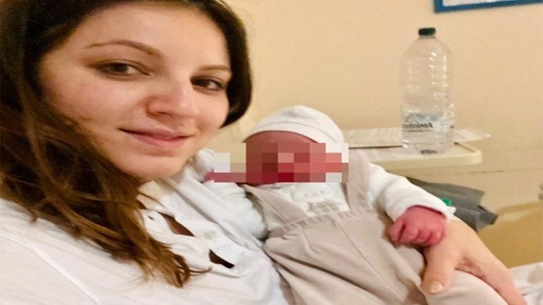 Vogëlushi shqiptar, fëmija i parë në Itali për vitin 2021 (Foto) Vogëlushi shqiptar, fëmija i parë në Itali për vitin 2021 (Foto)