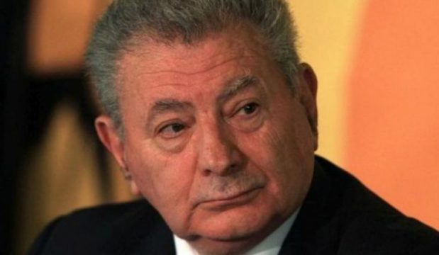 Historia tragjike e ish-ministrik grek Valyrakis: Si u arratis në 1971 nga burgu i Korfuzit dhe me not arriti në Shqipërinë e Enver Hoxhës. Dënimin e vuajti në kampin e Fierit