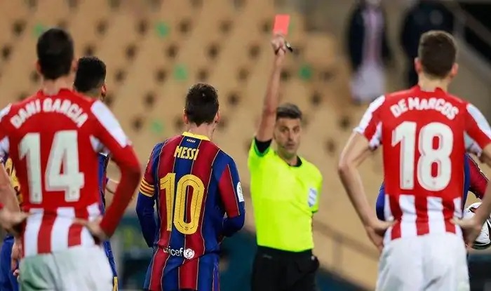 Lionel Messi rrezikon një pezullim të gjatë pasi goditi me shpullë kundërshtarin