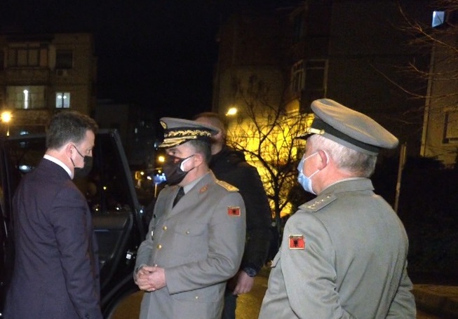 Majori shqiptar humbi jetën në Afganistan: Peleshi dhe stafi drejtues i FA i shkojnë për ngushëllime familjes Majori shqiptar humbi jetën në Afganistan: Peleshi dhe stafi drejtues i FA i shkojnë për ngushëllime familjes