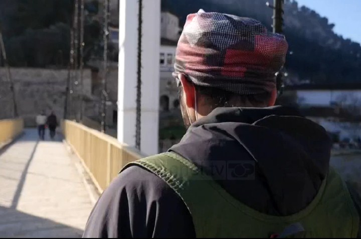 Me këmbë në 42 shtete, indiani mbërrin në Shqipëri për misionin e Nënë Terezës në Indi Me këmbë në 42 shtete, indiani mbërrin në Shqipëri për misionin e Nënë Terezës në Indi