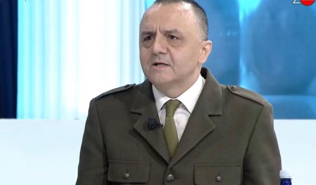 Artan Lame tregon dashurinë për xhaketat ushtarake: I blej lirë, më japin pushtet! Rama mbase më ka zili, si i armatosa shokët kur Nano iku nga pushteti Artan Lame tregon dashurinë për xhaketat ushtarake: I blej lirë, më japin pushtet! Rama mbase më ka zili, si i armatosa shokët kur Nano iku nga pushteti