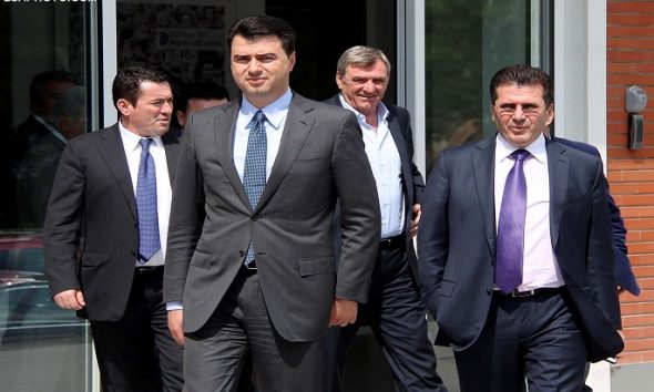 Përfundon “pazari” me anëtarin e Klanit të Zemunit sipas Berishës: Duka i “k.rimit” dhe Basha firmosin marrëveshje! Po Saliun kush e ka trembur që hesht? Përfundon “pazari” me anëtarin e Klanit të Zemunit sipas Berishës: Duka i “k.rimit” dhe Basha firmosin marrëveshje! Po Saliun kush e ka trembur që hesht?