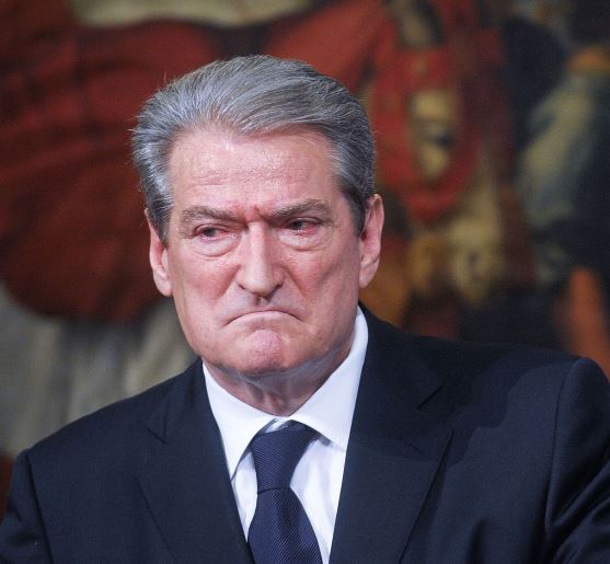 Doktor mortja vazhdon të kakaris fesbuqeve: Po fshihen 80% të vdekjeve Doktor mortja vazhdon të kakaris fesbuqeve: Po fshihen 80% të vdekjeve