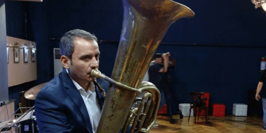 “Në fillim do vaksinohen të moshuar VIP”, nuk mbahet gazetari: Do vaksinohen djajtë e dhj*** komunistë, e jo nëna ime