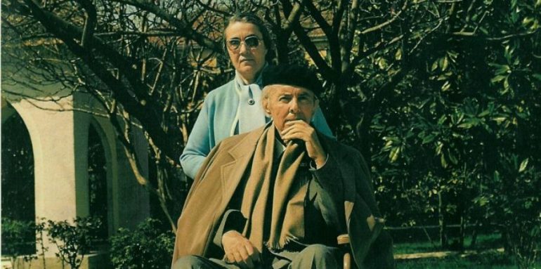 Brenda vilës së Enver Hoxhës, publikohen fotot e dhomës dhe shtratit ku diktatori ndërroi jetë Brenda vilës së Enver Hoxhës, publikohen fotot e dhomës dhe shtratit ku diktatori ndërroi jetë