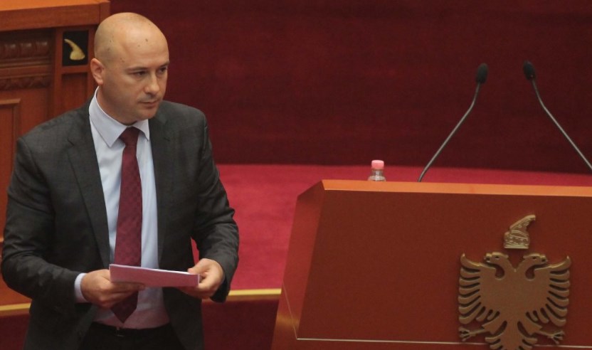 Gledion Rehovica tregon arsyen e braktisjes së LSI-së: E kthyen partinë në një klub në Tiranë që mbush televizorët me sharje Gledion Rehovica tregon arsyen e braktisjes së LSI-së: E kthyen partinë në një klub në Tiranë që mbush televizorët me sharje