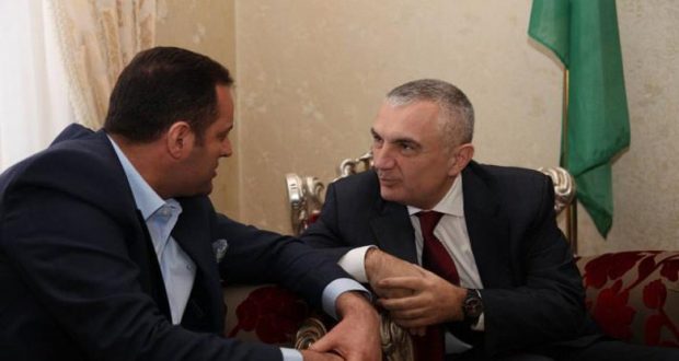 Non Grata i parë Adriatik Llalla në Zeni TV në sulm ndaj SHBA: Donald Lu dhe ambasadorja e BE më kërkuan arrestimin e njeriut të “pastër” Berisha, po unë s’pranova…informova Metën! Non Grata i parë Adriatik Llalla në Zeni TV në sulm ndaj SHBA: Donald Lu dhe ambasadorja e BE më kërkuan arrestimin e njeriut të “pastër” Berisha, po unë s’pranova…informova Metën!