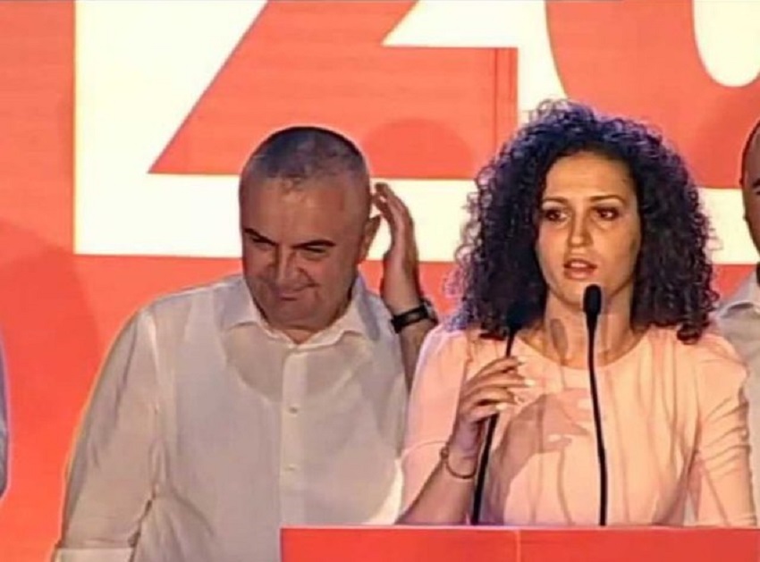 Britma dhe frikë në Presidencë, gazetari denoncon Presidentin Meta pse intimidoi deputeten që nuk pranonte të kandidonte për LSI