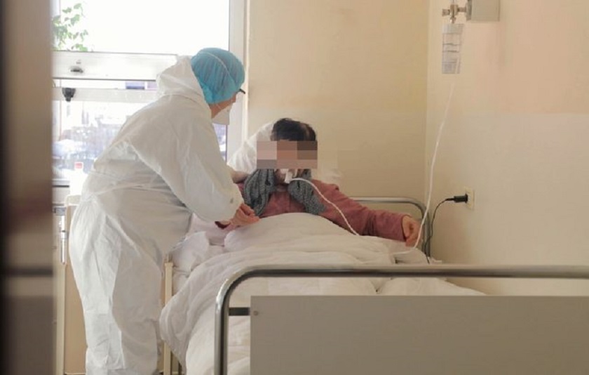 “Të ruash xhepat e të vdekurve”, rikthehet rasti “Tire” në spital: Arrestohet infermierja që vodhi paratë e pacientit të ndjerë me Covid-19