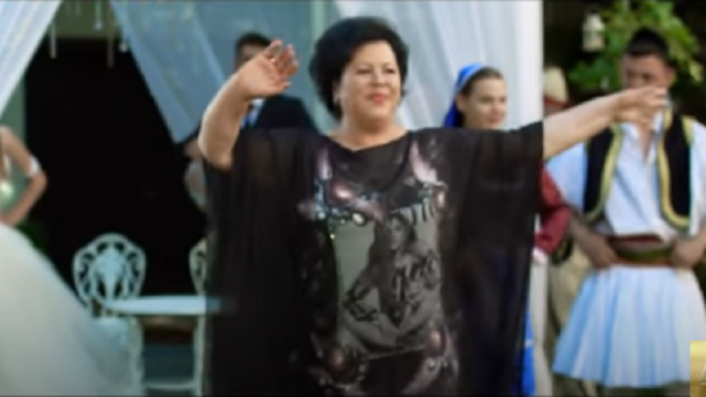 “Nuse moj sorkadhe”, Irini Qirjako tregon se si u shfaq në videoklip me greken të stampuar në fustan: S’e dija se kush ishte, s’më thanë asgjë