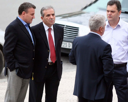 Fabula e çuditshme e ish-zyrtarëve të PS-së të rënë nga fiku, që kërkojnë të votohet Berisha e Basha Fabula e çuditshme e ish-zyrtarëve të PS-së të rënë nga fiku, që kërkojnë të votohet Berisha e Basha