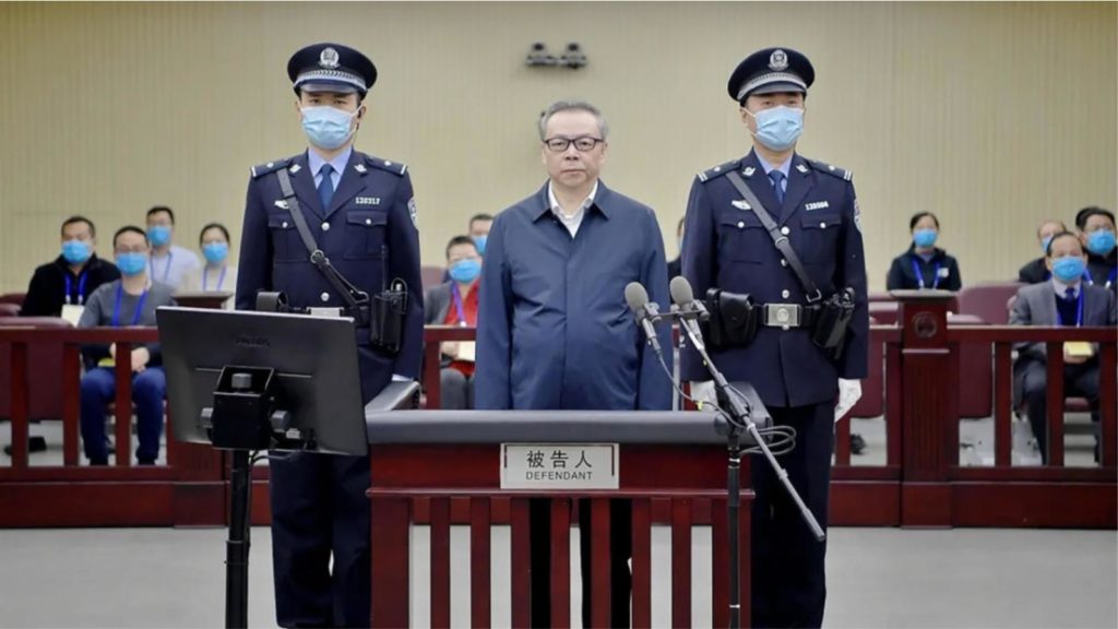 Kina ekzekuton ish-zyrtarin e lartë, akuzohej se kishte përvetësuar qindra milionë dollarë