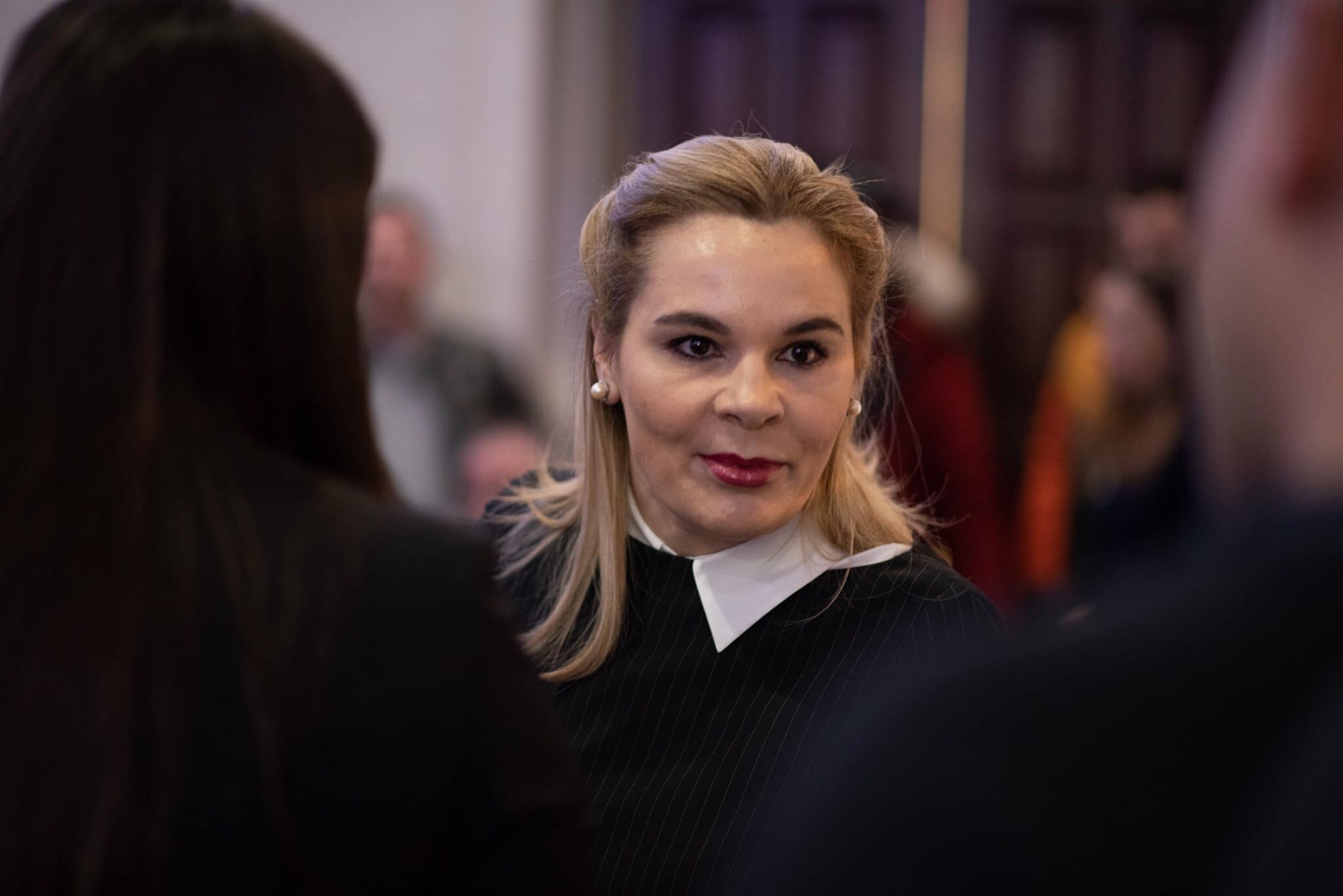 Me Ilirin në Presidencë, Monikën po e ngushëllon Luani dhe Vasili, tjetër largim nga LSI Me Ilirin në Presidencë, Monikën po e ngushëllon Luani dhe Vasili, tjetër largim nga LSI