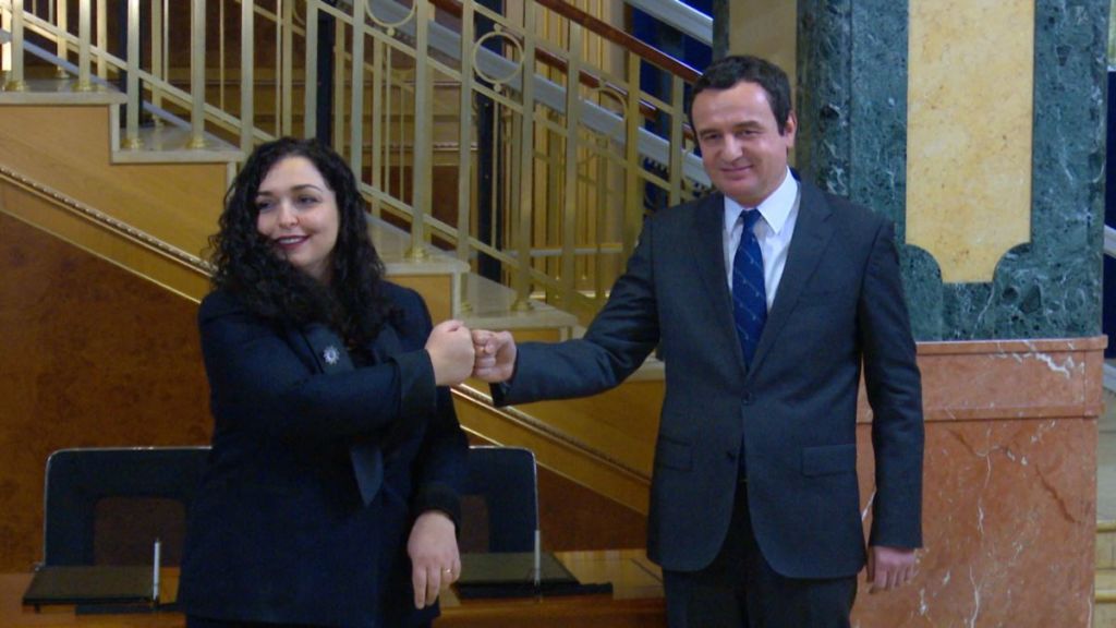 Vjosa Osmani, si kamikaze e Albin Kurtit: Do e shkrij KQZ-në, nëse nuk rregjistron kandidatët e Vetëvendosjes Vjosa Osmani, si kamikaze e Albin Kurtit: Do e shkrij KQZ-në, nëse nuk rregjistron kandidatët e Vetëvendosjes