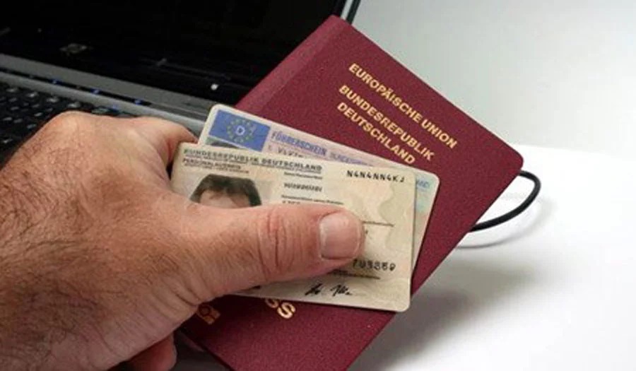 Shqiptarët të parët në botë për numrin e leje qëndrimeve në Bashkimin Europian për frymë popullsie Shqiptarët të parët në botë për numrin e leje qëndrimeve në Bashkimin Europian për frymë popullsie