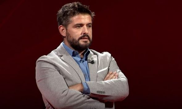 “Egërsohet” deputetja minoritare e PS-së për identitetin e dyshimtë të dropullitëve! Kërcënon gazetarin Marin Memën: Nuk do i shpëtosh përgjegjësisë “Egërsohet” deputetja minoritare e PS-së për identitetin e dyshimtë të dropullitëve! Kërcënon gazetarin Marin Memën: Nuk do i shpëtosh përgjegjësisë