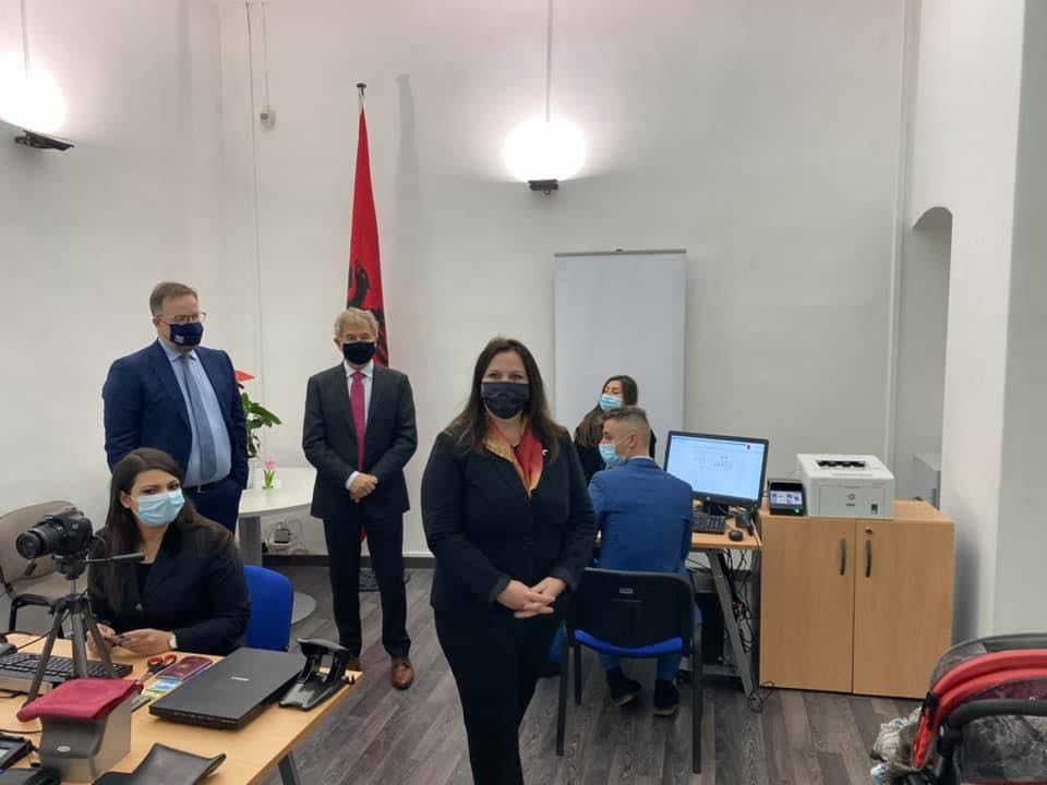 Nis në Itali, pajisja me pasaportë dhe kartë identiteti i qytetarëve shqiptarë Nis në Itali, pajisja me pasaportë dhe kartë identiteti i qytetarëve shqiptarë