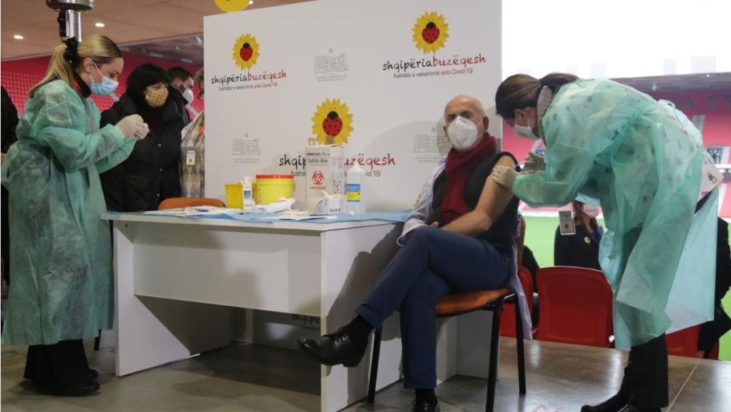 Dy javë pasi mori dozën e vaksinës, Pëllumb Pipero infektohet me Covid Dy javë pasi mori dozën e vaksinës, Pëllumb Pipero infektohet me Covid