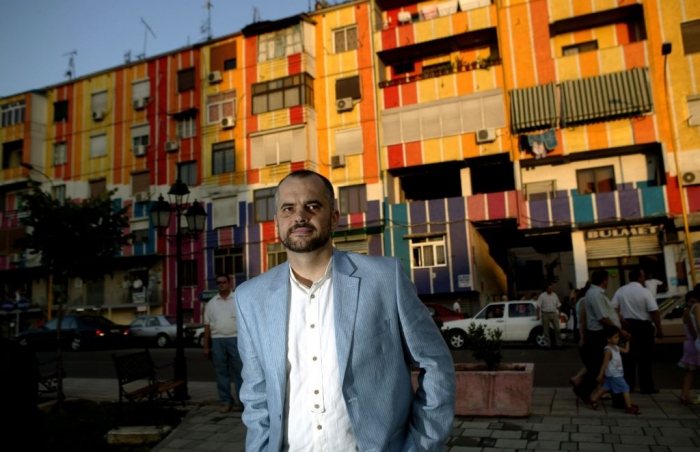 Rama kujton një histori të hidhur kur ishte kryetar bashkie: Një mashtrues bëri foto me mua dhe sillej si djali tezes tim me pronarë tokash… Rama kujton një histori të hidhur kur ishte kryetar bashkie: Një mashtrues bëri foto me mua dhe sillej si djali tezes tim me pronarë tokash…