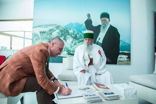 Juristi Romeo Kara plas deklaratën e fortë për Presidentin Meta: “Thuhet se Baba Liken sapo e braktisi edhe Baba Mondi”, për këtë po kujdeset posaçërisht edhe Basha! Juristi Romeo Kara plas deklaratën e fortë për Presidentin Meta: “Thuhet se Baba Liken sapo e braktisi edhe Baba Mondi”, për këtë po kujdeset posaçërisht edhe Basha!